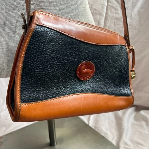 Dooney & Bourke All Weather Leather crossbody bag - Picture 2 of 9